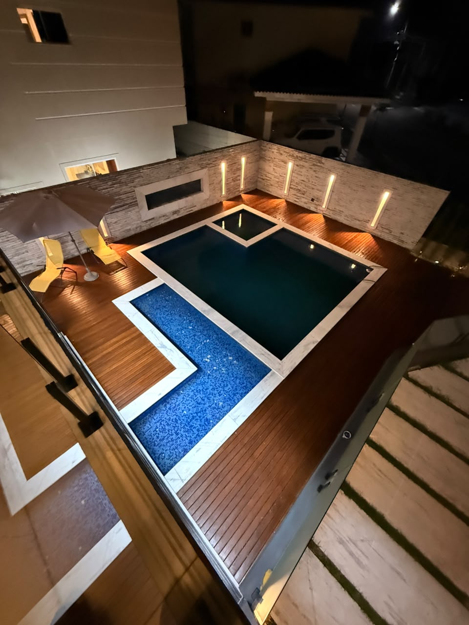 Piscina e deck